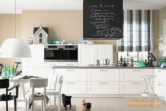 Design de interiores de cozinha em uma casa privada - foto preto e branco