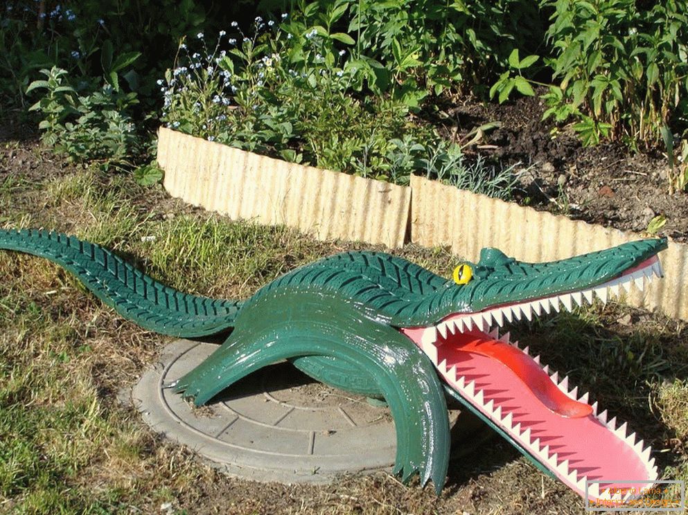 Crocodilo feito de pneu