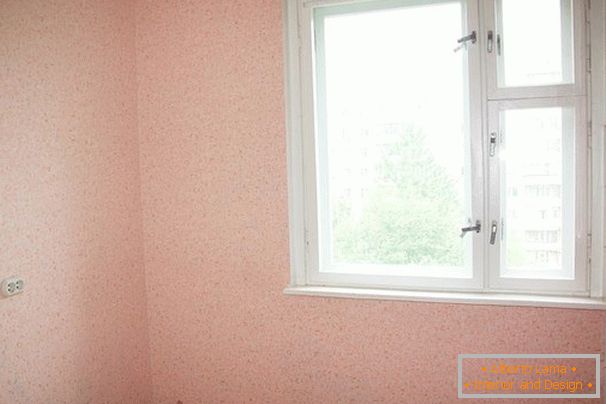 Papel de parede rosa no quarto