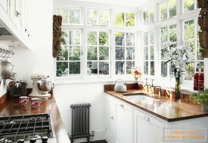 design de cozinha com foto de janela de canto
