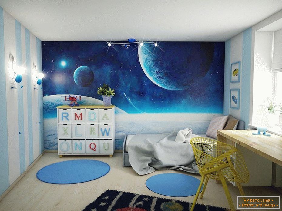 Um quarto para um menino в космическом декоре