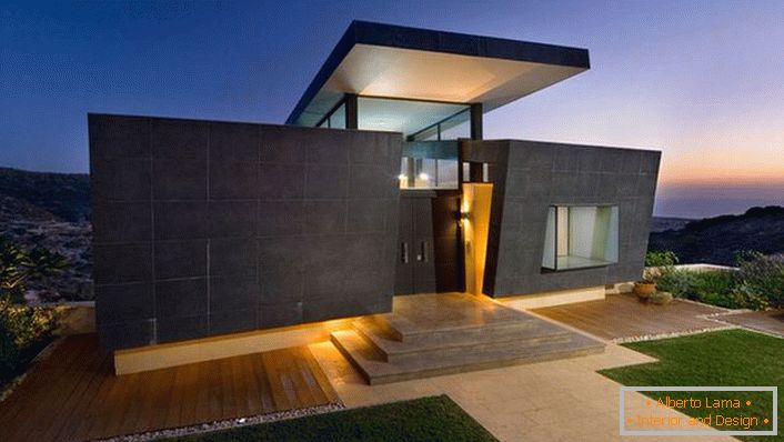 Casa modular em estilo high-tech.