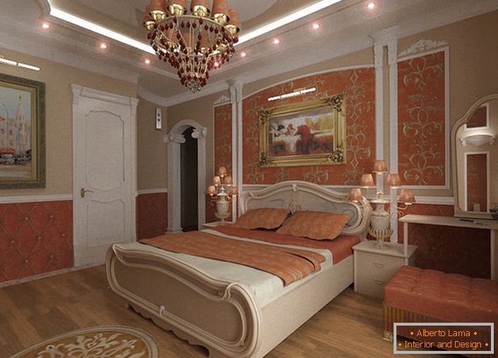 Um quarto espaçoso em estilo barroco é decorado em cores de coral.