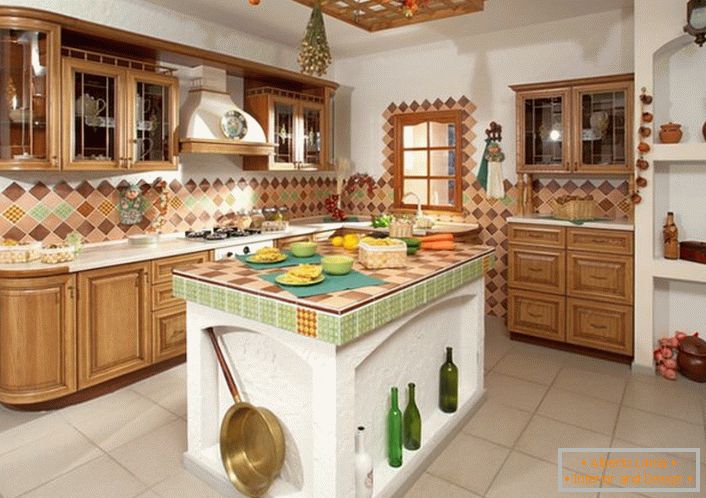 Cozinha engraçada em estilo rústico para uma casa de família.