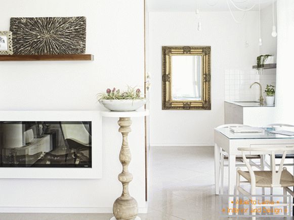 Design de interiores de um pequeno apartamento em cores claras