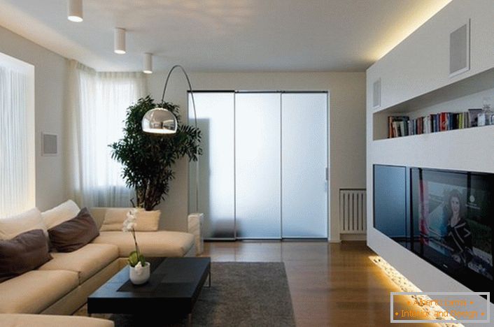 Para a instalação de uma lareira no interior de uma espaçosa sala de estar, tudo é possível.