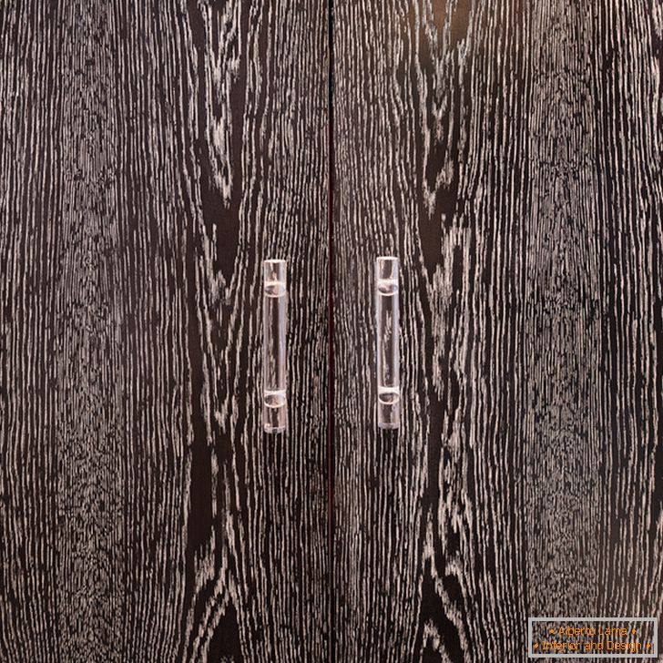 Portas de armário de madeira escura