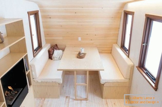 Mini-casa confortável: uma foto de Ontário - decoração de madeira