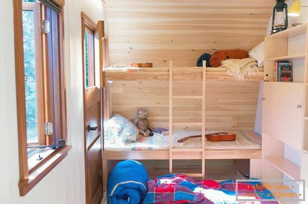 Uma confortável mini-casa: uma foto de Ontário. Seção extensível sob a cama