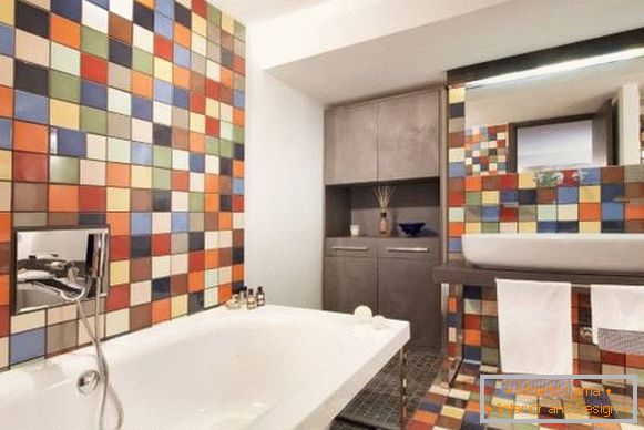 Design de foto de telhas de banheiro multicolorido