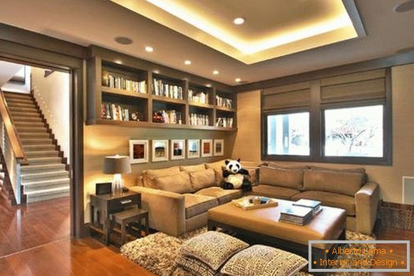 Tira de LED de teto multi-nível de iluminação na sala de estar