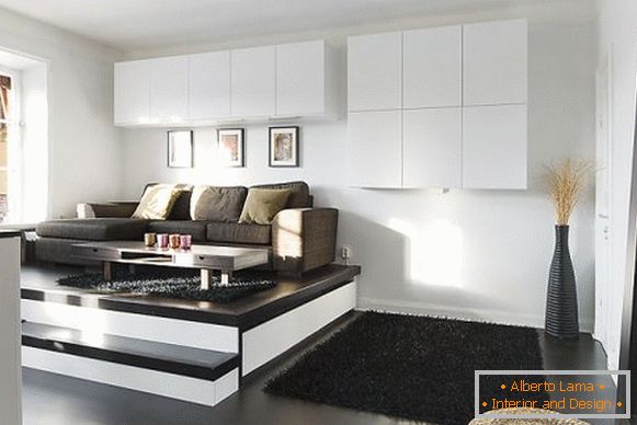 Moderna sala de estar em estilo simples