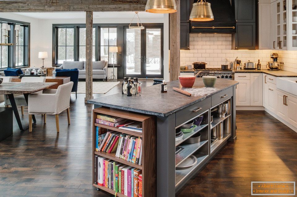 Ilha de cozinha com uma mesa de cabeceira para livros