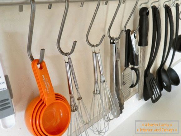 Ganchos para guardar utensílios de cozinha