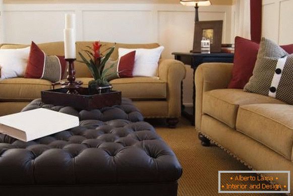 Luxuosa sala de estar com móveis em feng shui