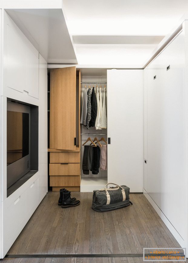 Guarda-roupa em um pequeno apartamento