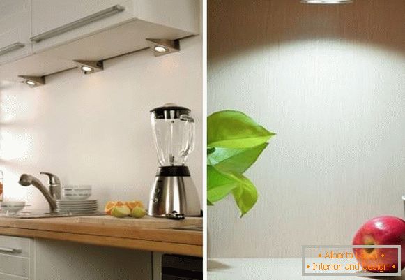 Dispositivos elétricos de iluminação LED para cozinha sob armários sobrecarga na foto