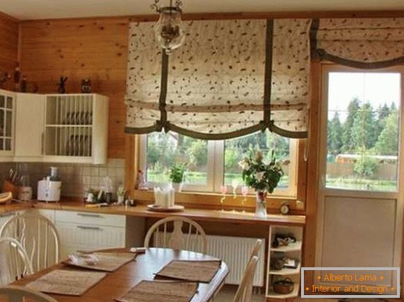 Cortinas romanas na cozinha com varanda, foto 28