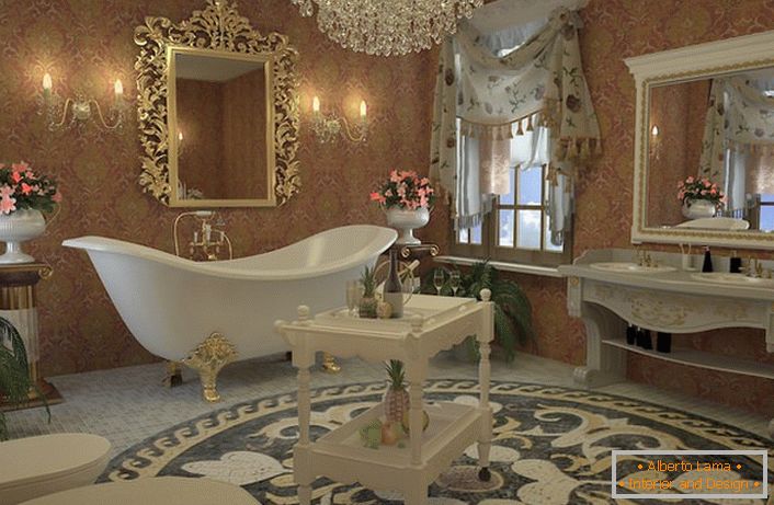 Projeto de design para uma elegante casa de banho em estilo império. Requintado banheiro em quatro pés dourados estampados, um espelho em uma moldura entalhada, um lustre feito de cristal de rocha combina perfeitamente.