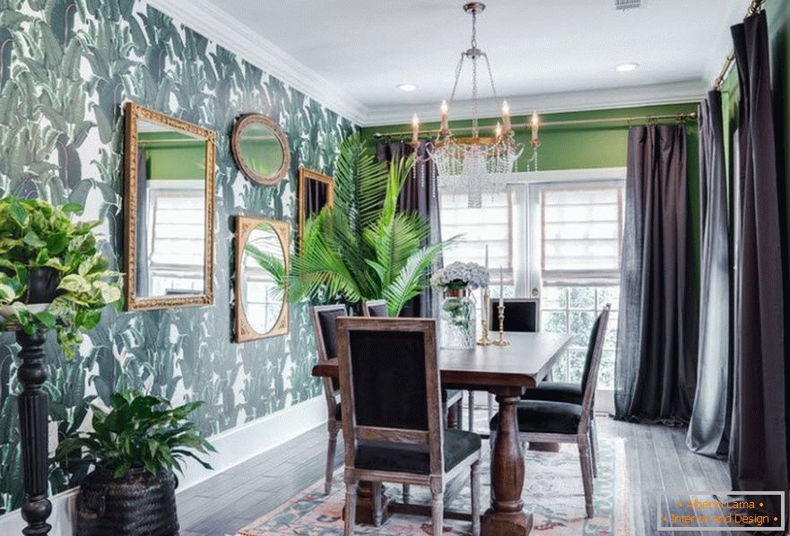 Paredes verdes e cortinas cinzentas na decoração da sala