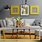 Interior cinza com um sofá cinza