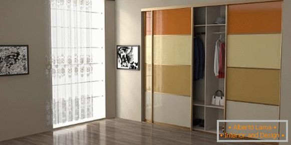 Compartimento dos guarda-roupas embutidos - foto design no quarto com vidro