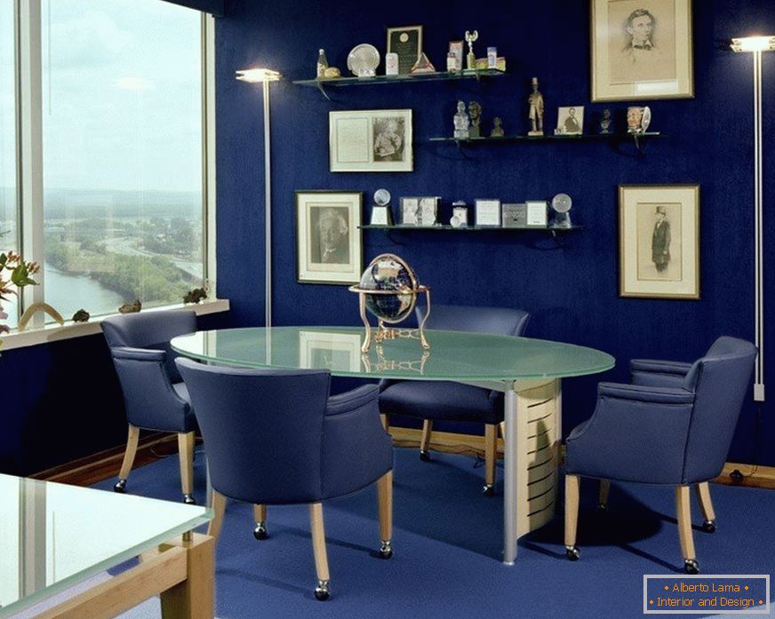 Azul no interior кабинета