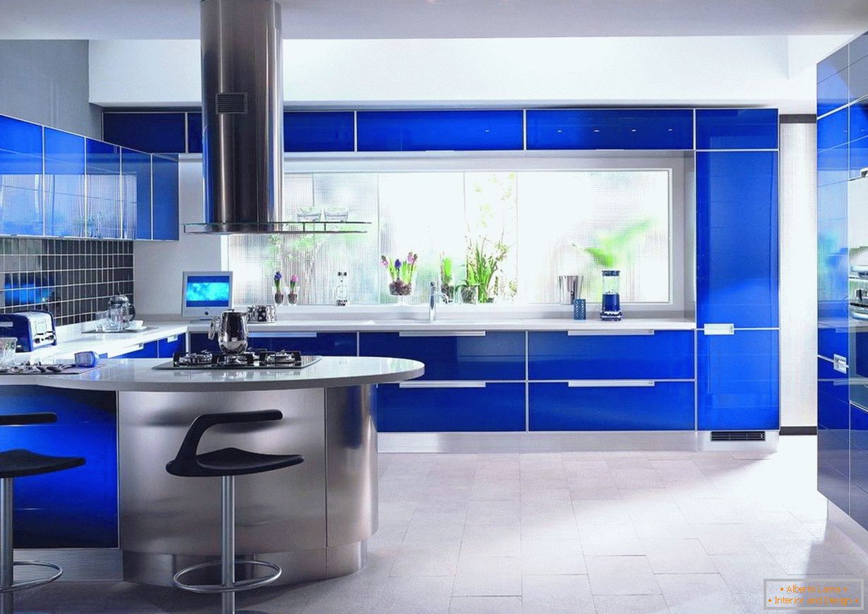 Fachadas da cozinha em azul