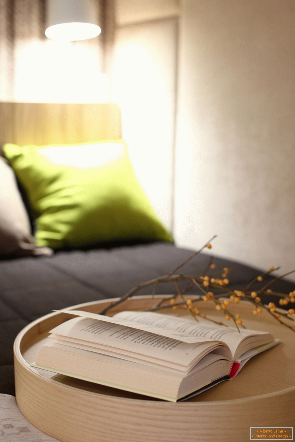 Mesa de leitura na cama