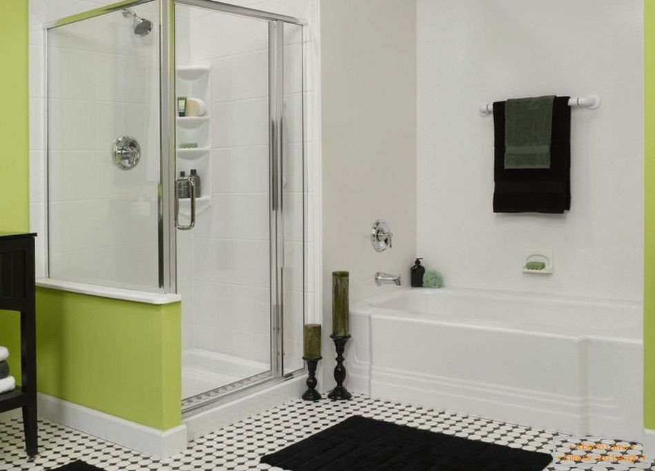 Banheiro preto e branco com verde