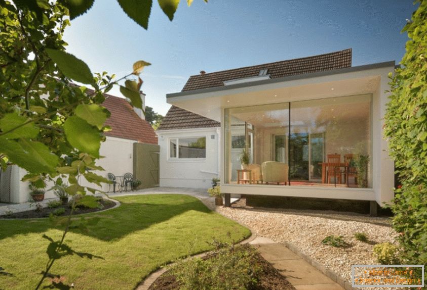 Uma casa moderna com Garden Room Garden da Capital A Architecture