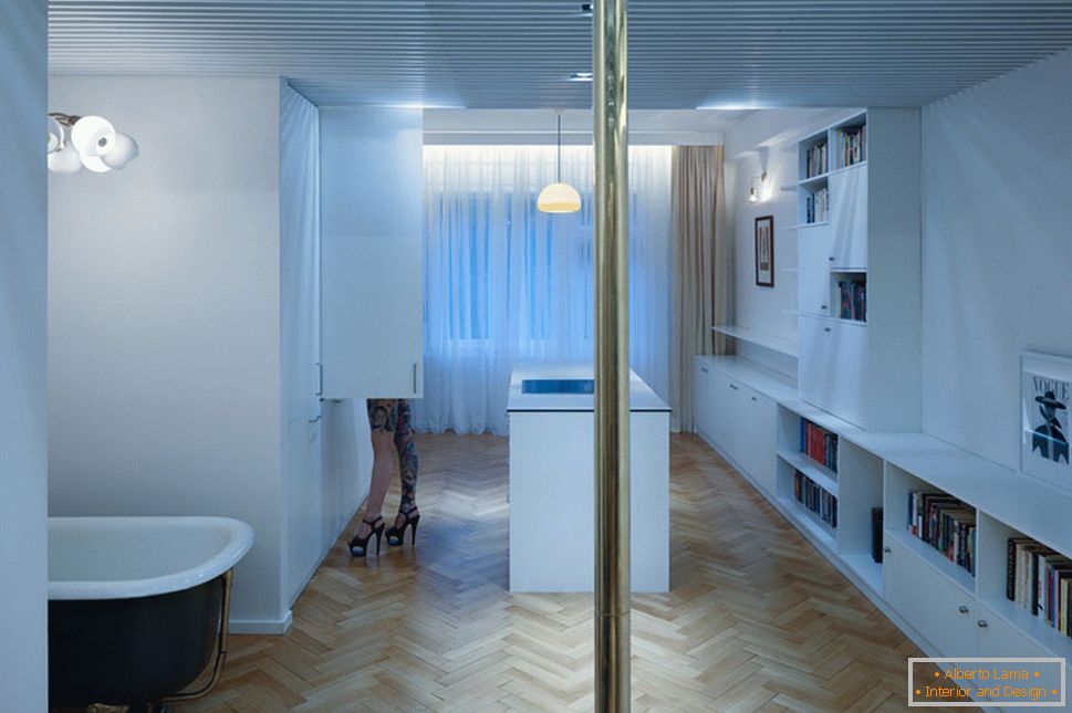 Design moderno de um pequeno apartamento - janela panorâmica e sistema de aquecimento de teto