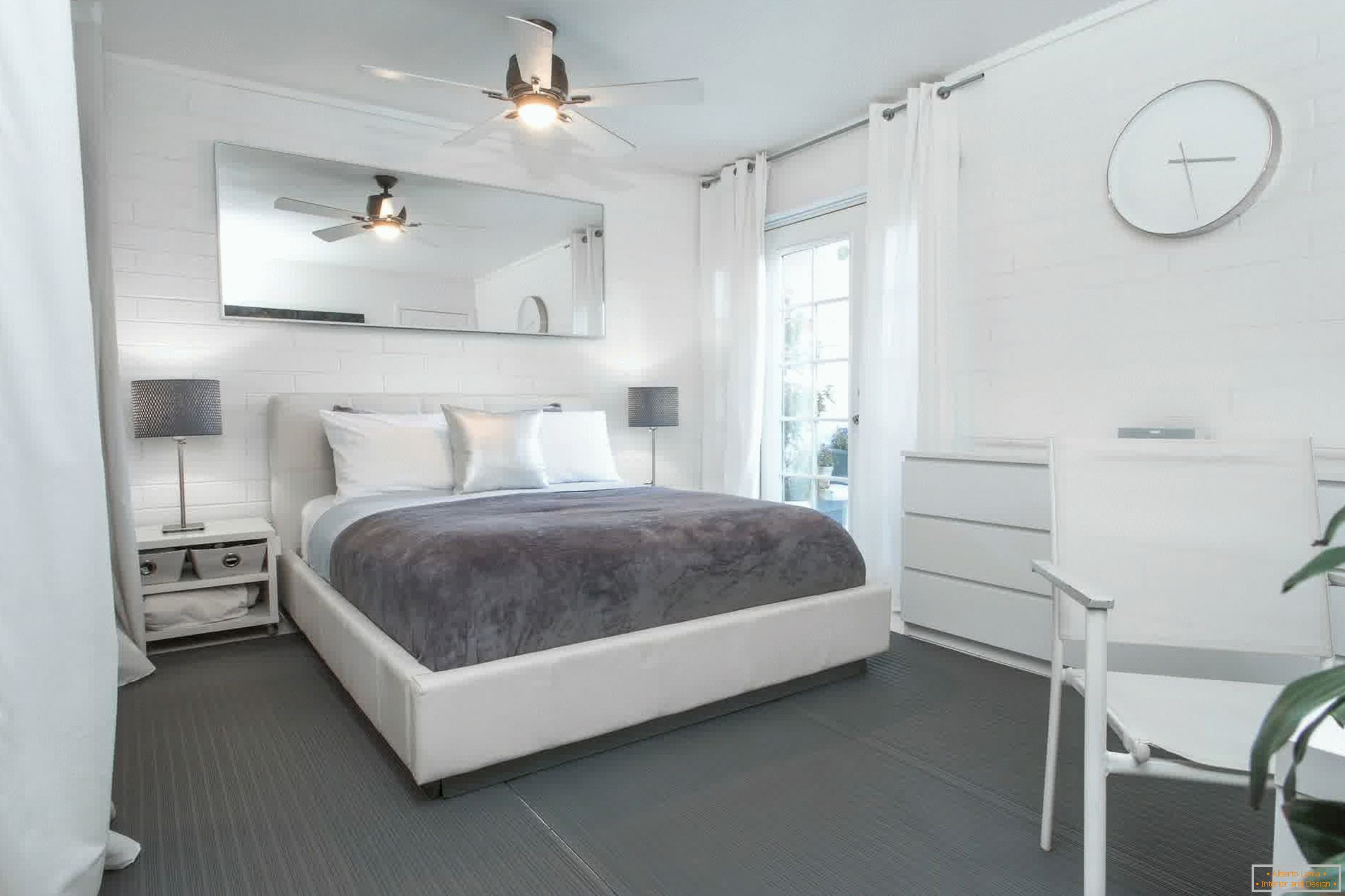A combinação de branco e cinza em um apartamento moderno