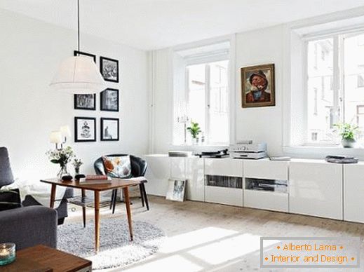 Contraste preto e branco no design da sala de estar