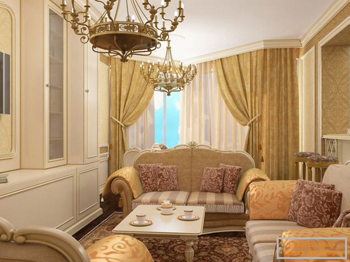Estilo barroco moderno: mobiliário de salão curvo, tapeçaria com costura dourada, candelabros maciços dourados.