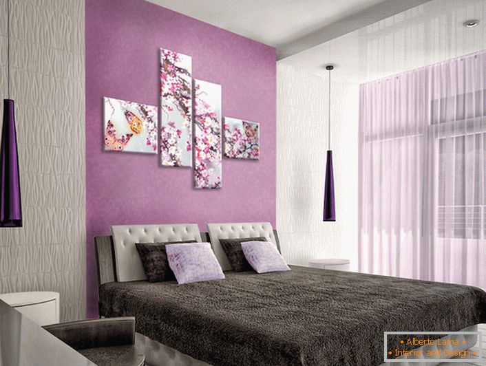 Imagem modular corretamente selecionada não sobrecarrega o design do quarto. Inflorescências discretas e elegantes, retratadas na imagem, diluem o estilo estrito e conciso de decorar o quarto.