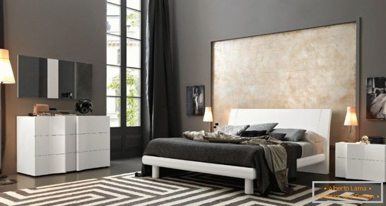 azul-tapete-on-the-madeira-floor_grey-end-de-bed_floral-preto-blanket_dark-grey-master-bedroom_wooden-plataforma-cama