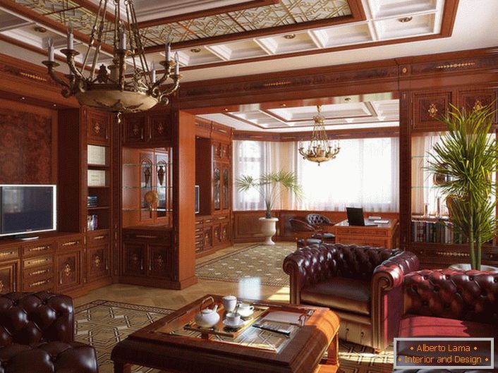 A sala de estar em estilo inglês é decorada principalmente com o uso de madeira nobre.
