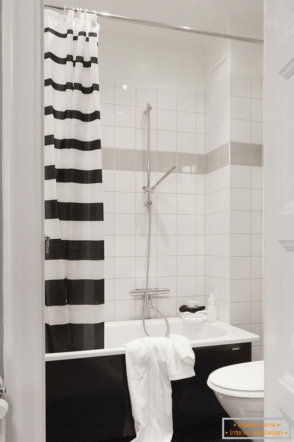 Casa de banho em preto e branco