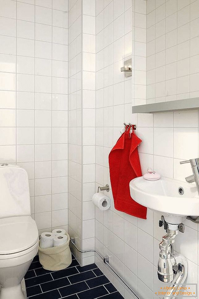 Interior de uma casa de banho em um apartamento em Estocolmo