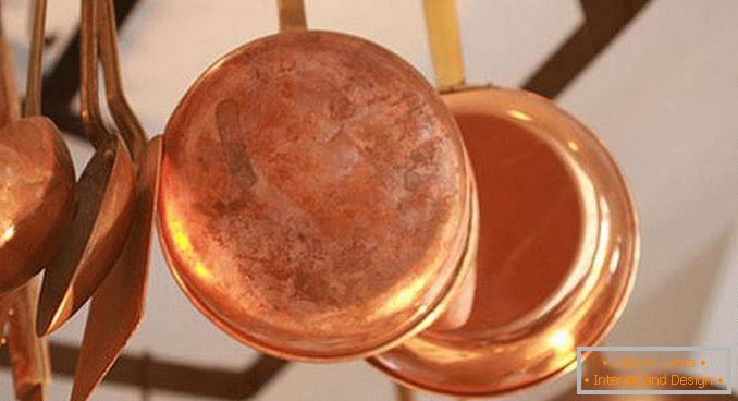 Elementos decorativos feitos de cobre