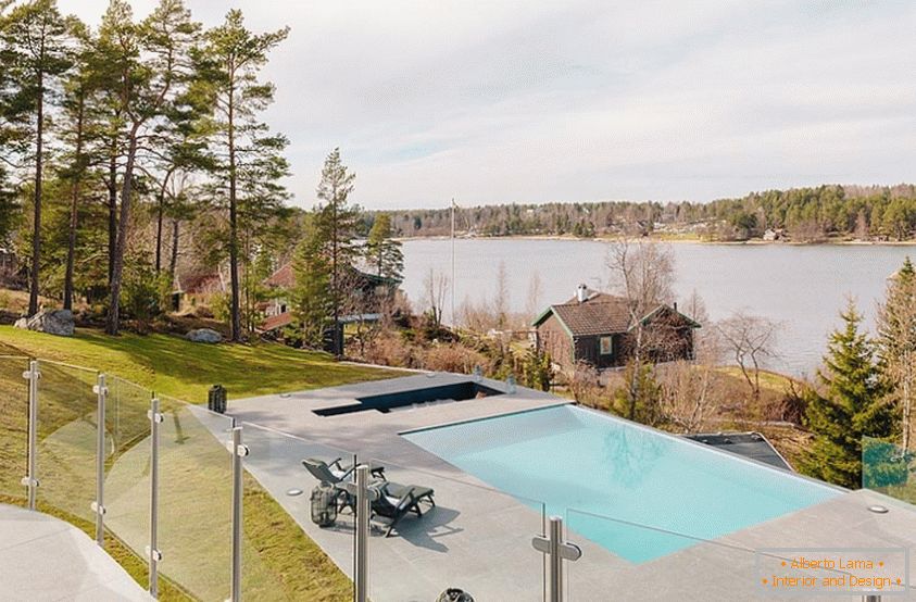 Vista da janela de uma vivenda de luxo na Suécia