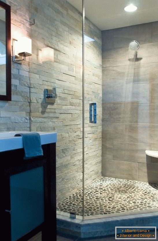 Paredes com cabine de duche em pedra artificial