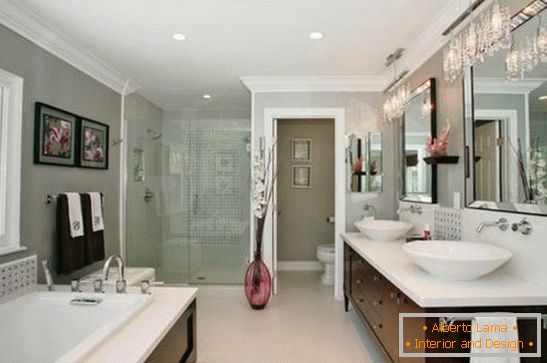 Elegante casa de banho em uma casa privada, foto