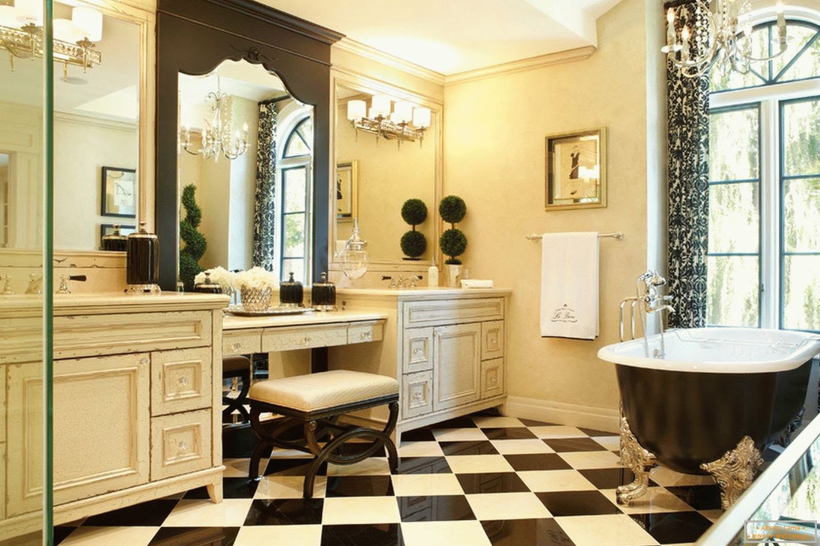 Piso de xadrez no banheiro em estilo clássico