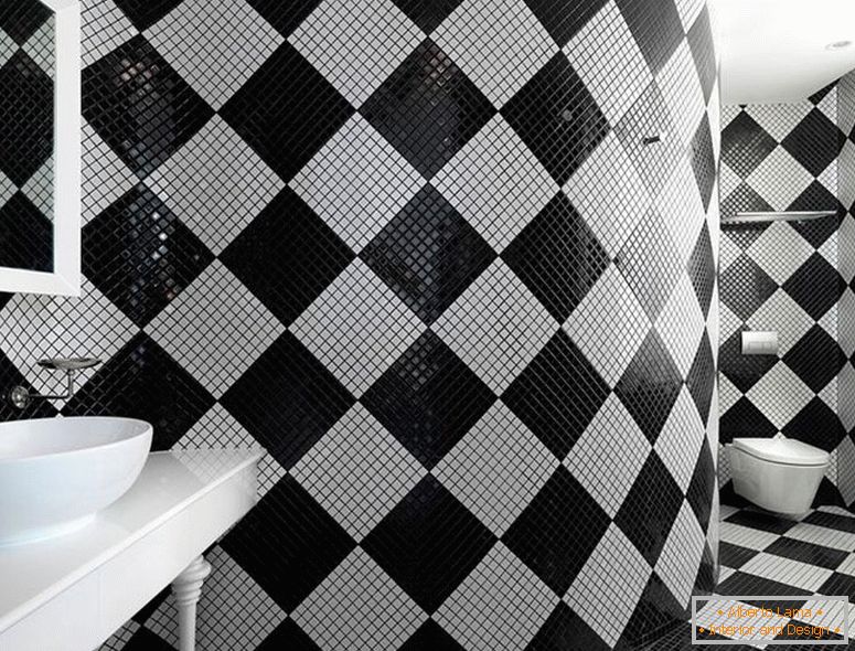 Telha de xadrez no banheiro
