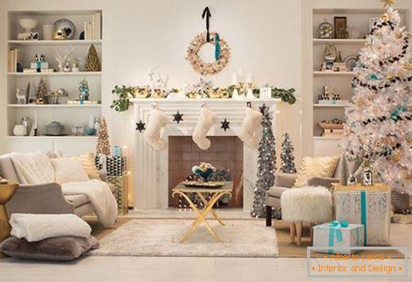 Árvore de Natal branca e bela decoração
