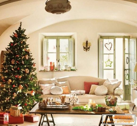 Árvore de Natal com decoração caseira