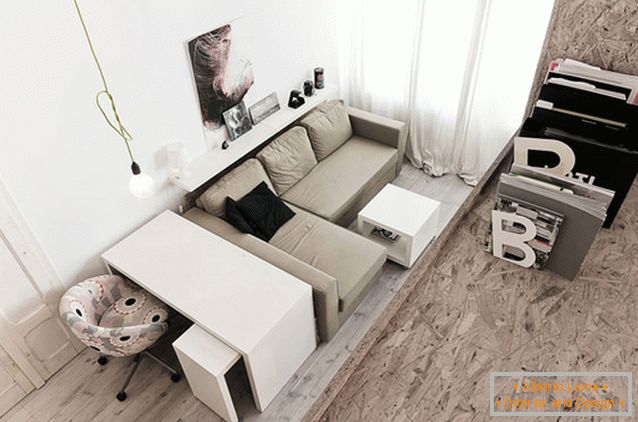 Sala de estar de um apartamento de dois andares na Polônia