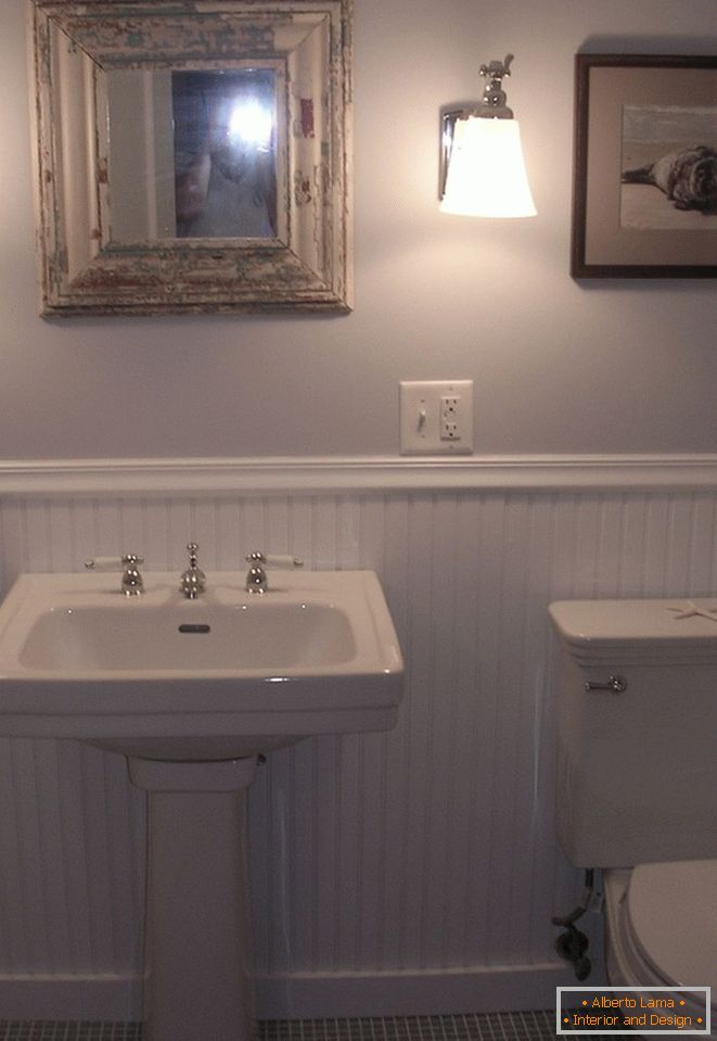 Uma casa de banho de uma pequena mansão nos EUA